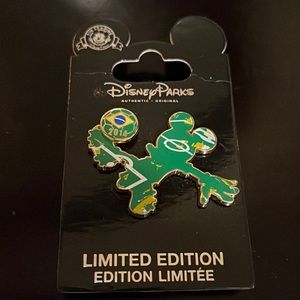 NWT Disney limited edition 2014 Mickey FIFA World Cup soccer pin
